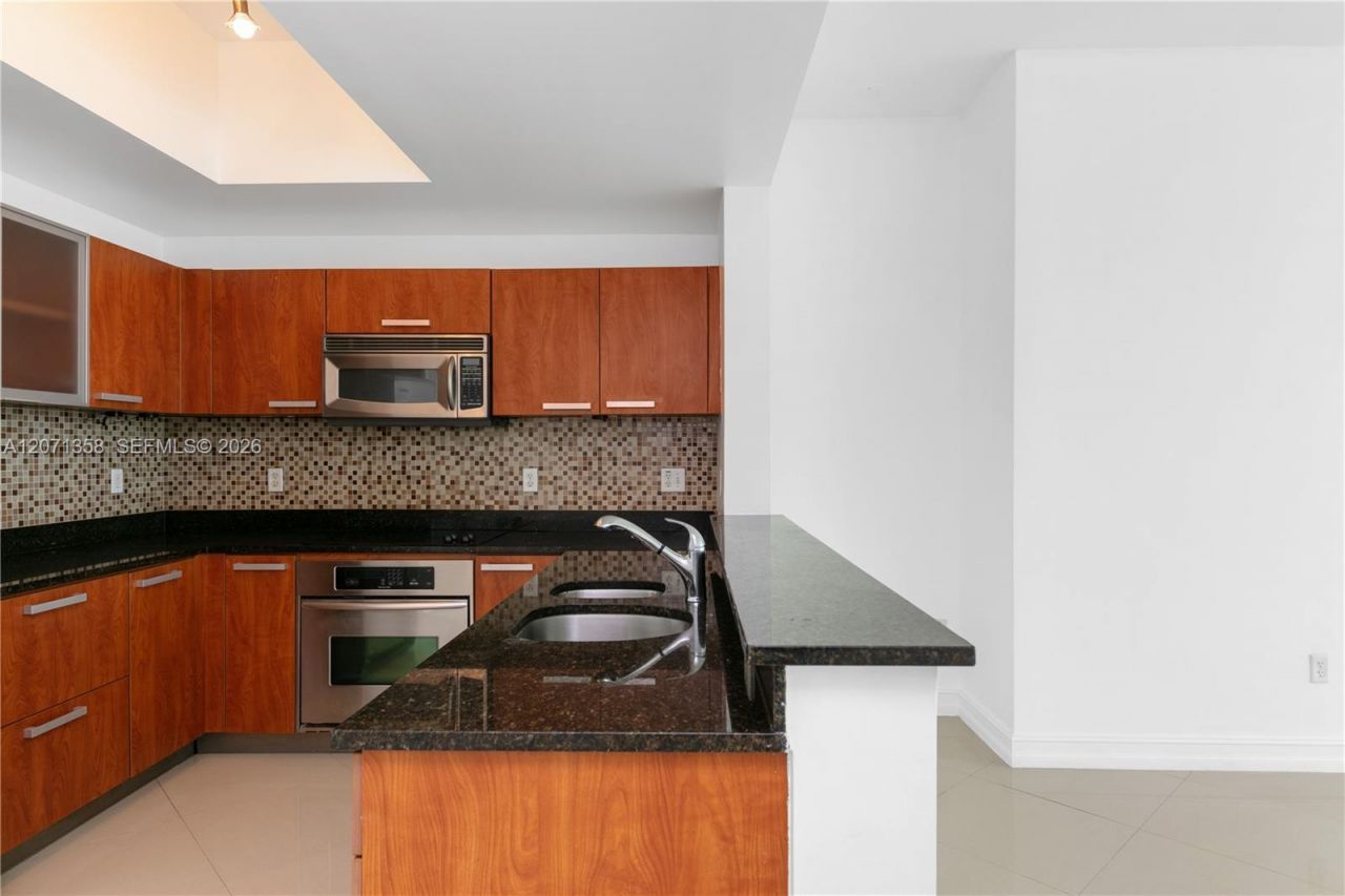 3131 NE 188th St , Unit 2-1010, Aventura, FL 33180 Photo