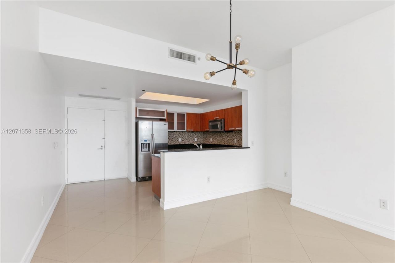 3131 NE 188th St , Unit 2-1010, Aventura, FL 33180 Photo