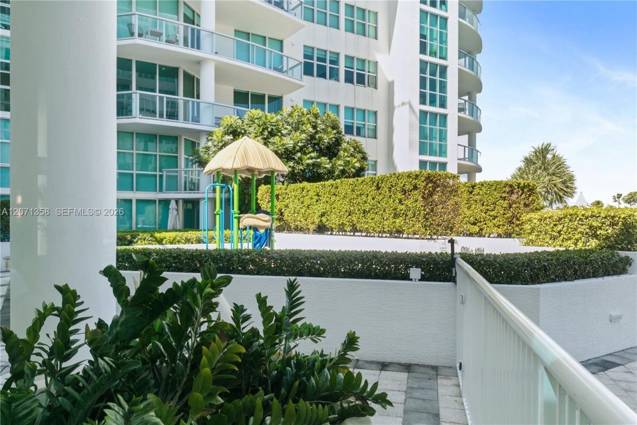 3131 NE 188th St , Unit 2-1010, Aventura, FL 33180 Photo