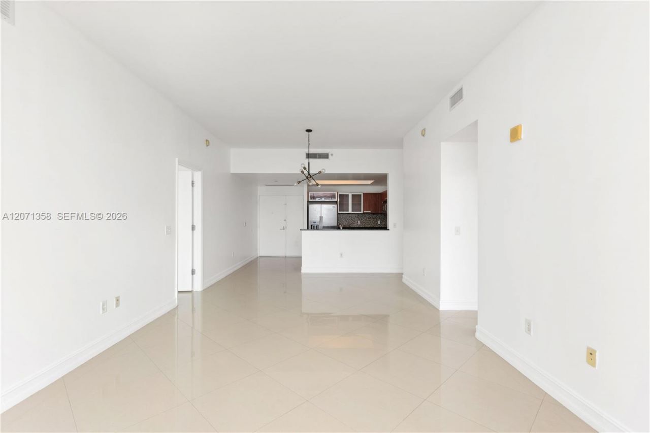 3131 NE 188th St , Unit 2-1010, Aventura, FL 33180 Photo