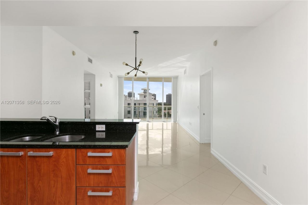 3131 NE 188th St , Unit 2-1010, Aventura, FL 33180 Photo