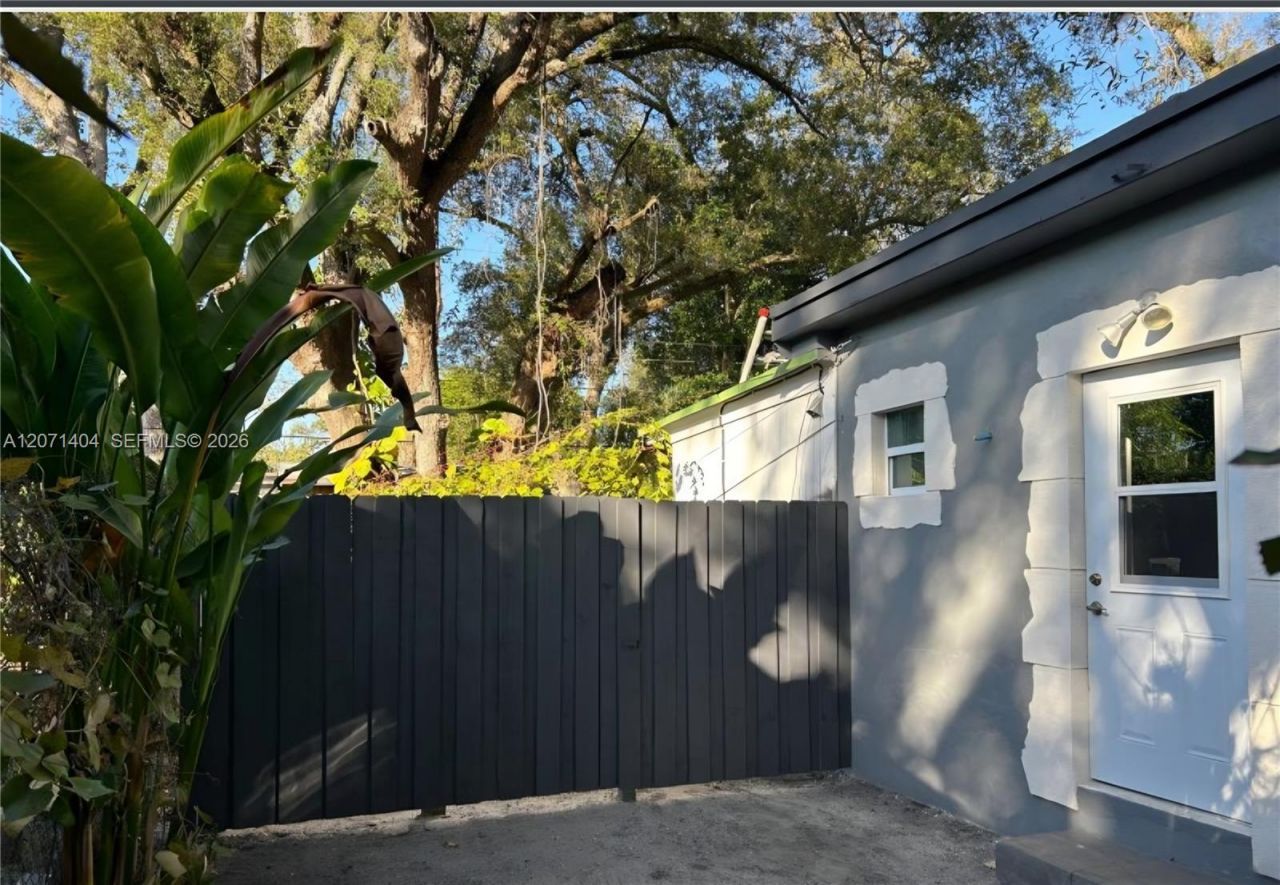 661 NE 164th Ter, Miami, FL 33162 Photo