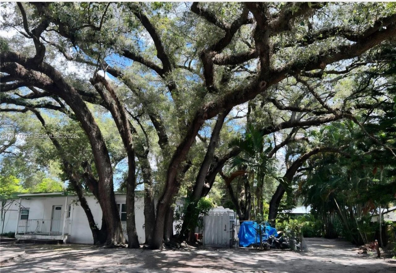 661 NE 164th Ter, Miami, FL 33162 Photo
