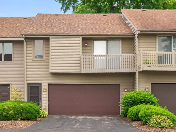 641 Amphitheater Drive, Unit 14, Rockford, IL 61107