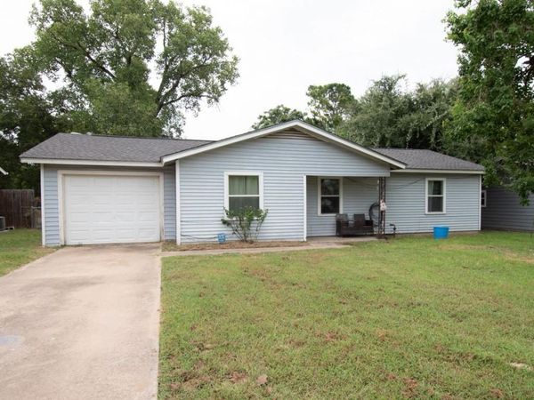 722 Dyer ST, Rockdale, TX 76567