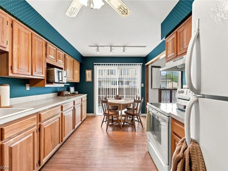17420 Independence Court, Brook Park, OH 44142 Photo 8