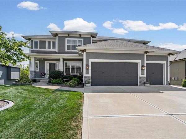 4248 SW Stoney Brook Drive, Lee's Summit, MO 64082