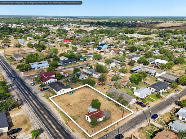 101 N MCDANIEL ST, Poth, TX 78147