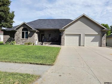 610 Leisure Lane, Hastings, NE 68901