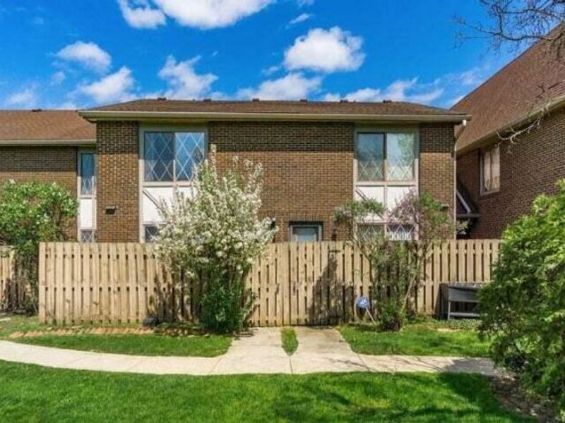 5417 E Valley Lane E, Columbus, OH 43231 Photo 1