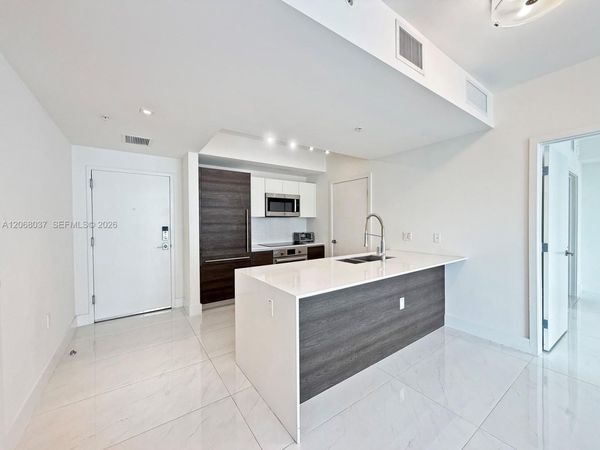 301 Altara Ave, Unit 609, Coral Gables, FL 33146