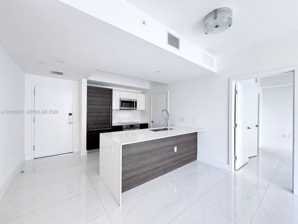 301 Altara Ave, Unit 609, Coral Gables, FL 33146