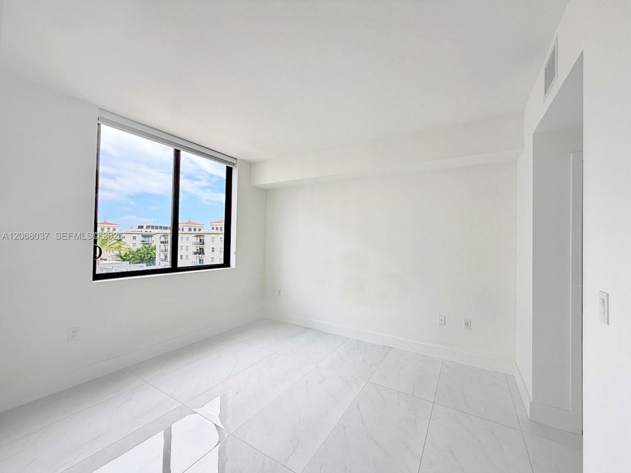 301 Altara Ave, Unit 609, Coral Gables, FL 33146 Photo