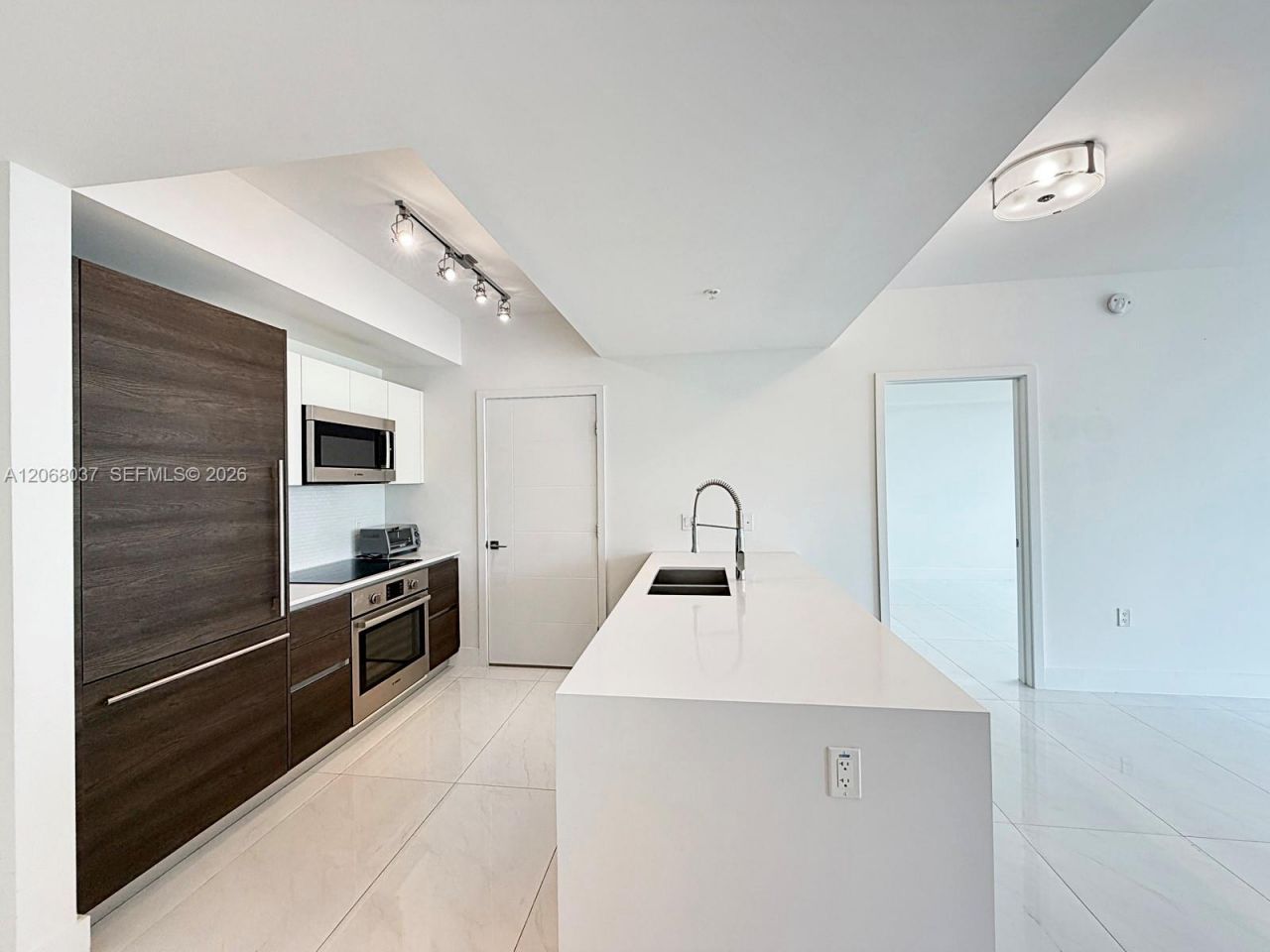 301 Altara Ave, Unit 609, Coral Gables, FL 33146 Photo