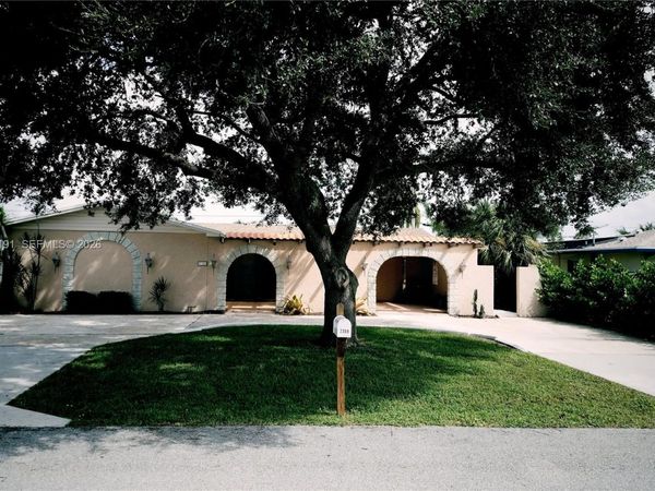 2359 N Wallen Dr , Palm Beach Gardens, FL 33410