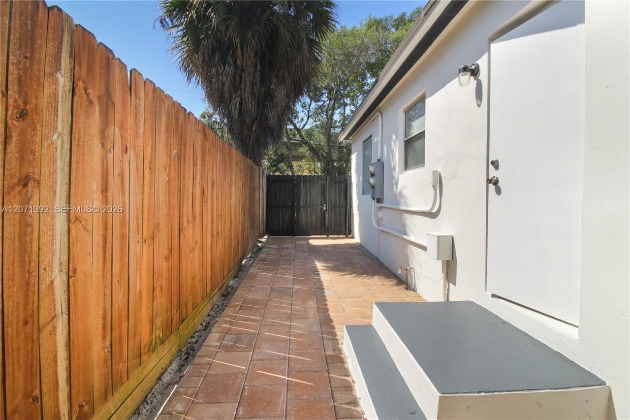1958 SW 25th Ter, Unit Rear, Miami, FL 33133 Photo