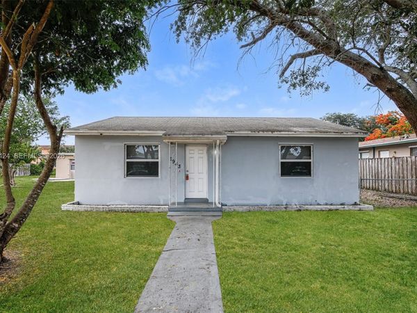 1943 Thomas St , Hollywood, FL 33020