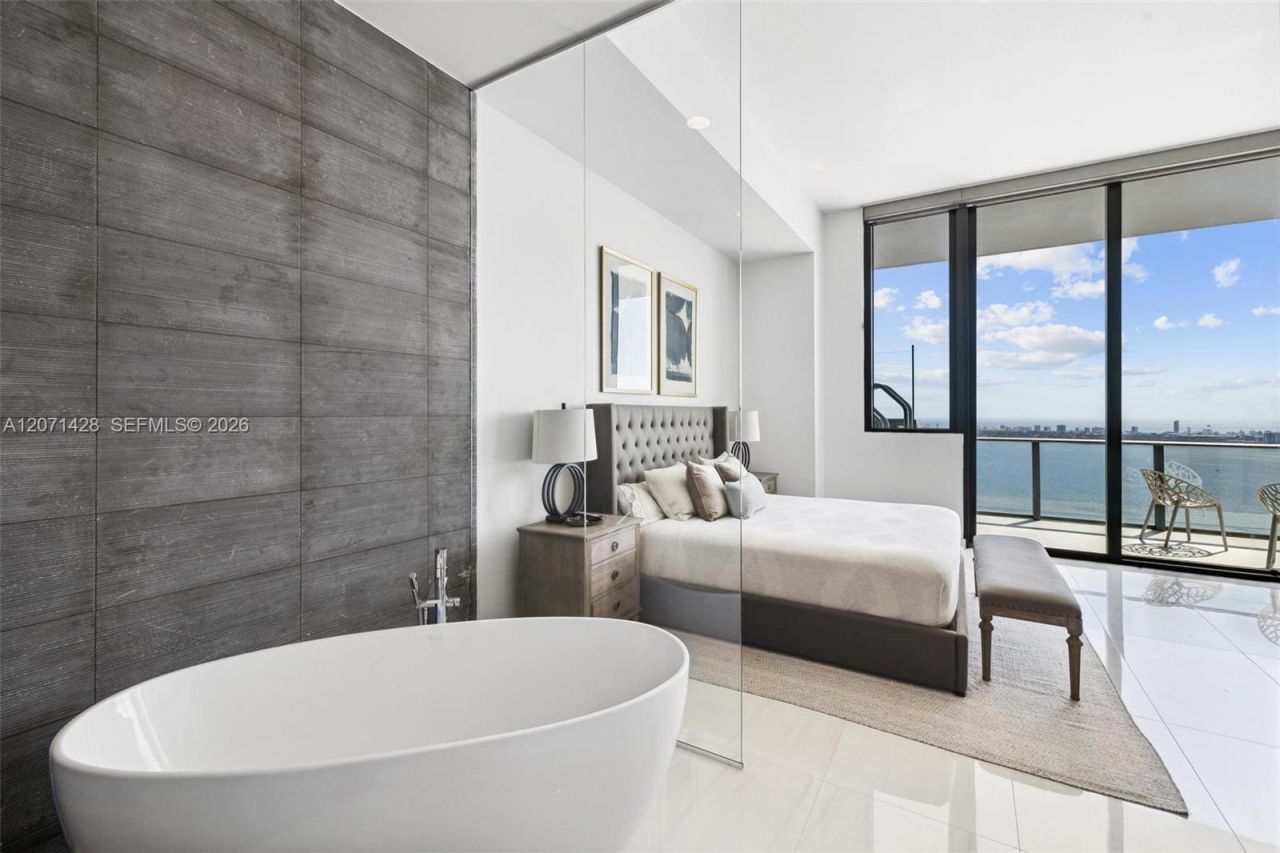 480 NE 31st St, Unit PH5303, Miami, FL 33137 Photo