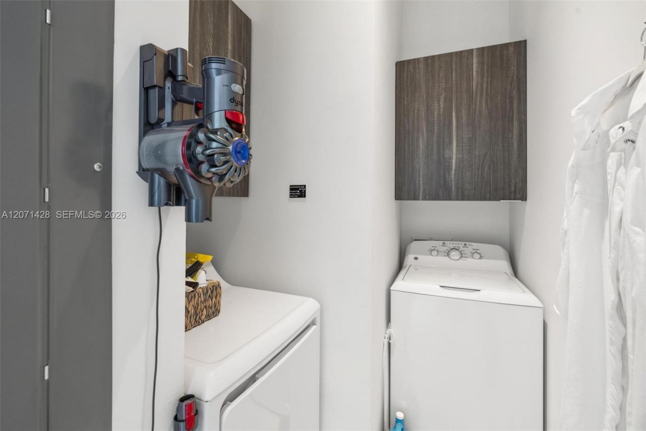 480 NE 31st St, Unit PH5303, Miami, FL 33137 Photo