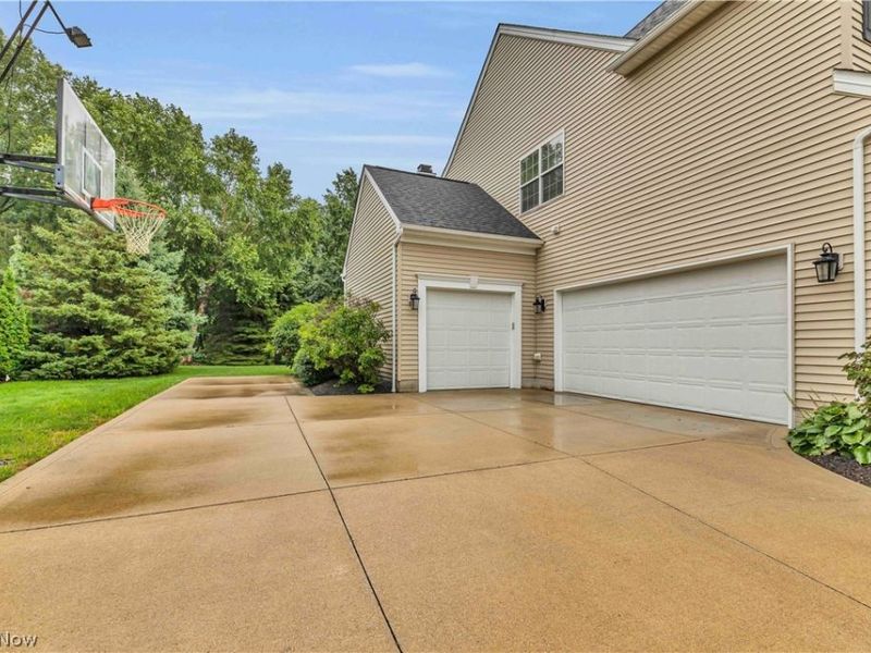 361 Harbor Court, Avon Lake, OH 44012 Photo 3