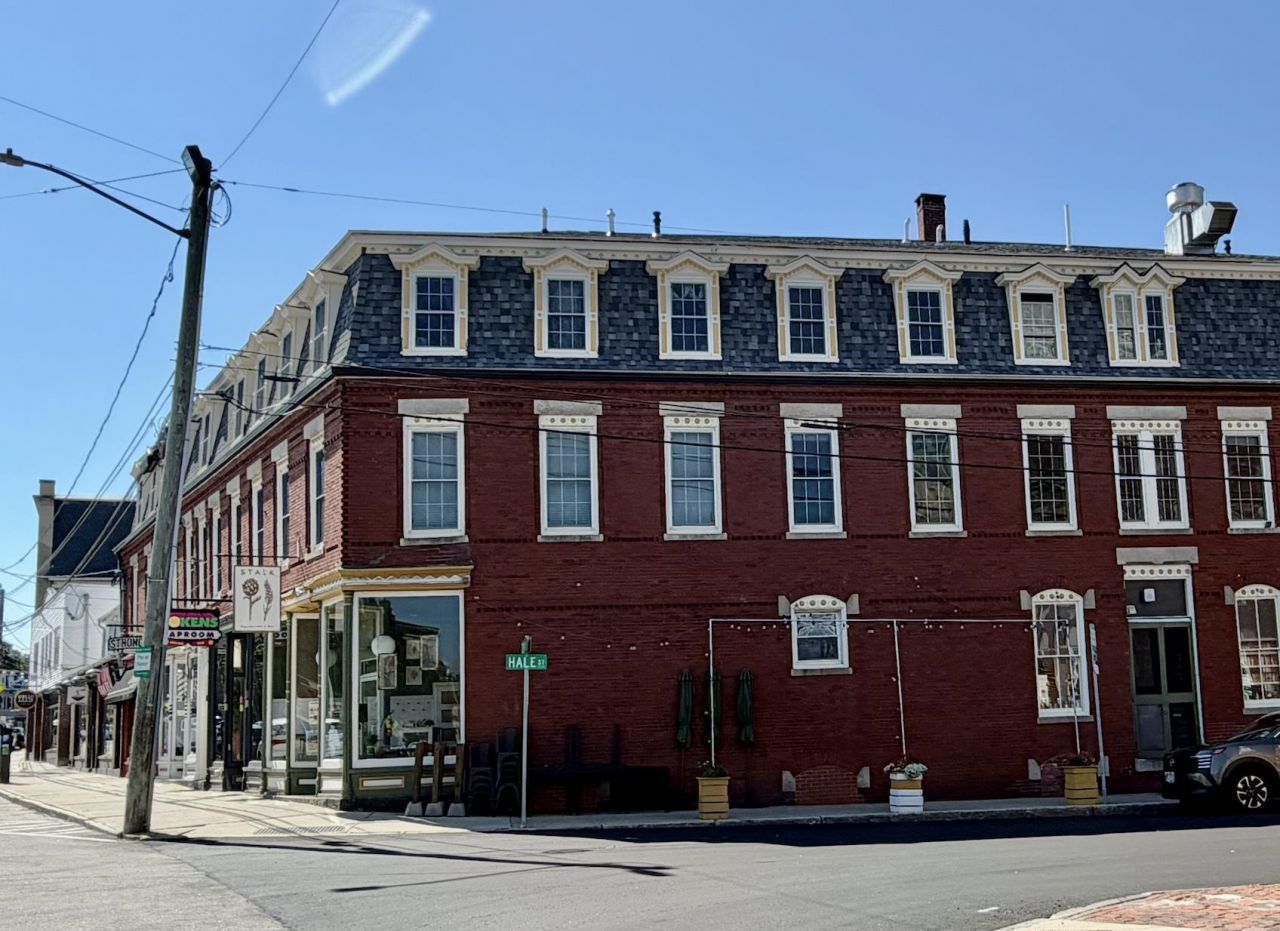 282 Central Avenue, Dover, NH 03820 Main Photo