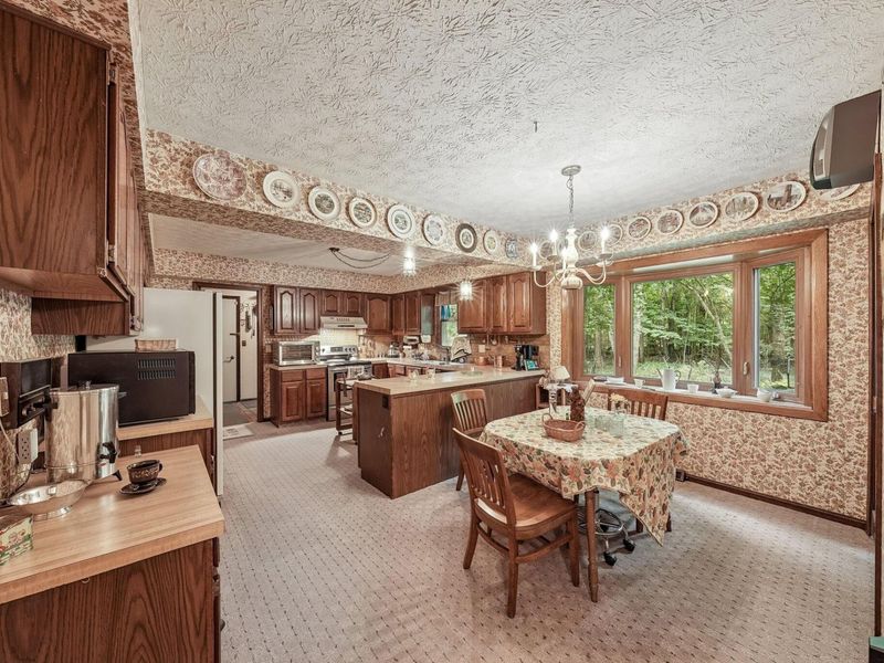 4188 Idlebrook Drive, Akron, OH 44333 Photo 10