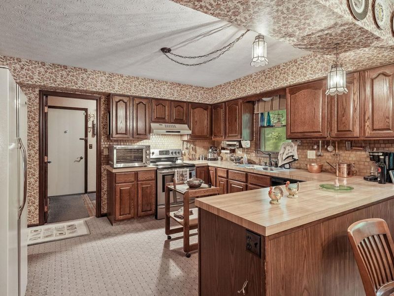 4188 Idlebrook Drive, Akron, OH 44333 Photo 9