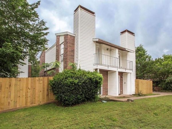 6828 Brentwood Stair Road, Fort Worth, TX 76112