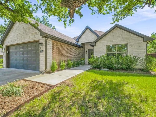 5004 Moss Rock Trail, Granbury, TX 76048