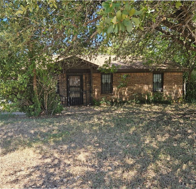 1313 E Robert Street, Fort Worth, TX 76104 Main Photo