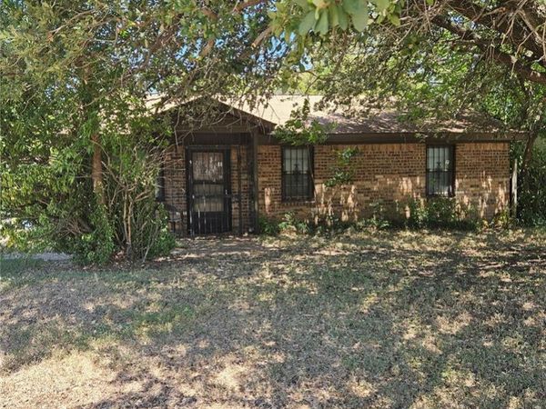 1313 E Robert Street, Fort Worth, TX 76104