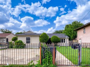 1017 Hoke Smith Drive, Dallas, TX 75224