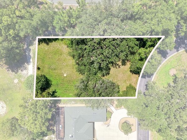 512 DOWLING CIRCLE , LADY LAKE, FL 32159