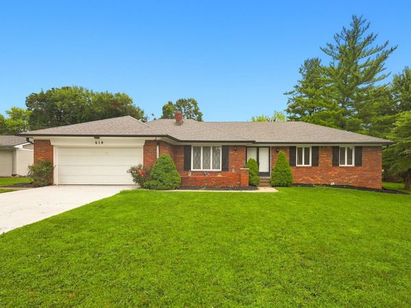 618 Brookview Drive, Greenwood, IN 46142