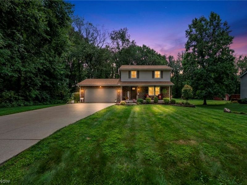 2322 Westport Drive, Akron, OH 44312 Photo 2