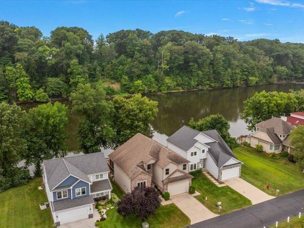 626 Swan River Drive, Benton Harbor, MI 49022
