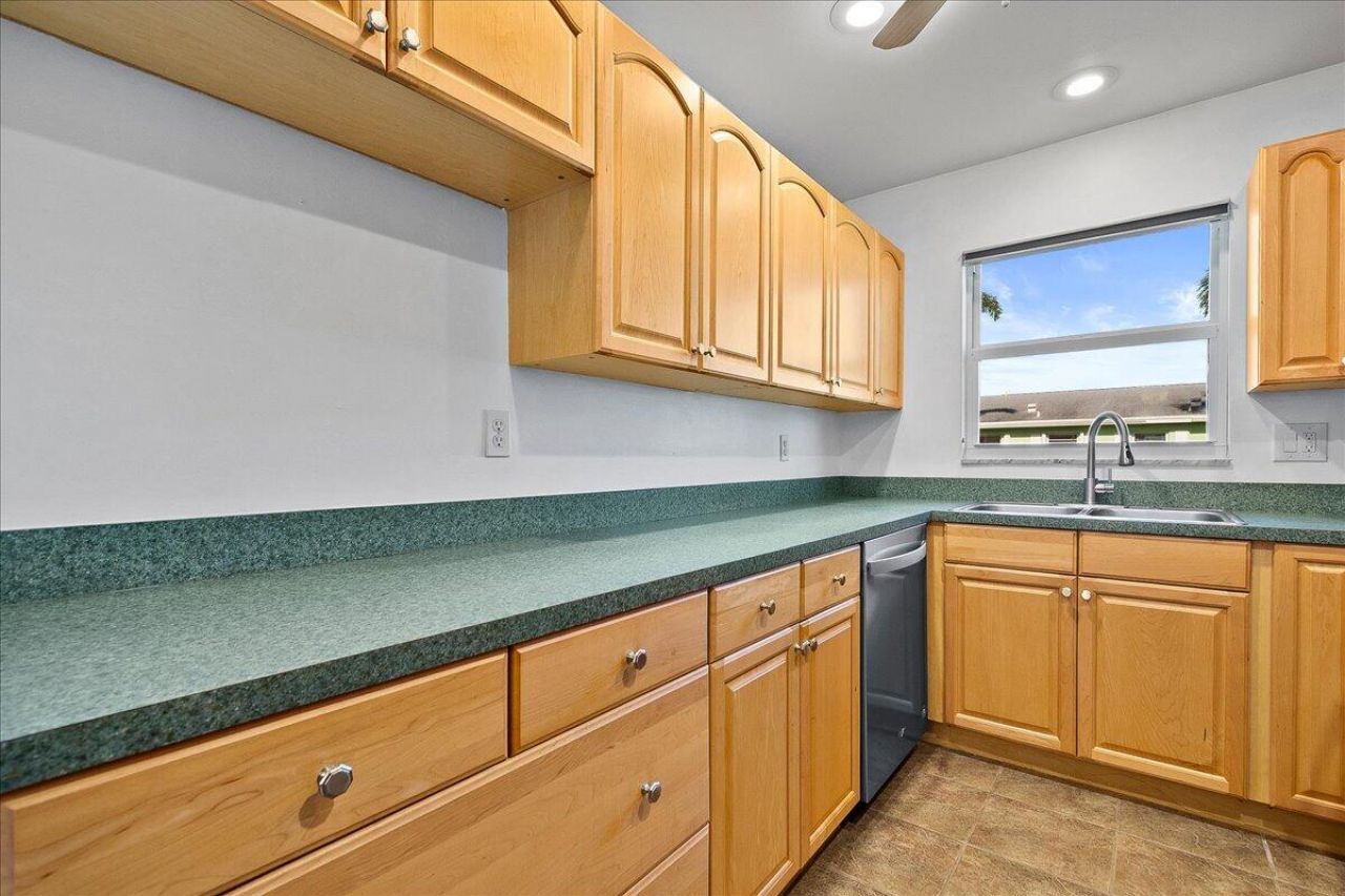 220 Country Lane, Unit B, Boynton Beach, FL 33435 Photo