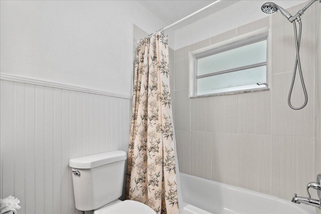 220 Country Lane, Unit B, Boynton Beach, FL 33435 Photo