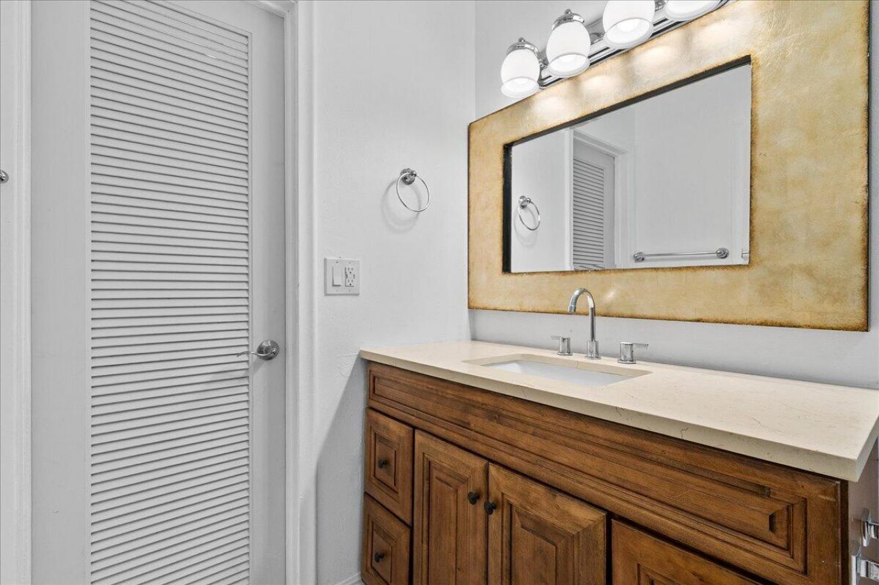 220 Country Lane, Unit B, Boynton Beach, FL 33435 Photo