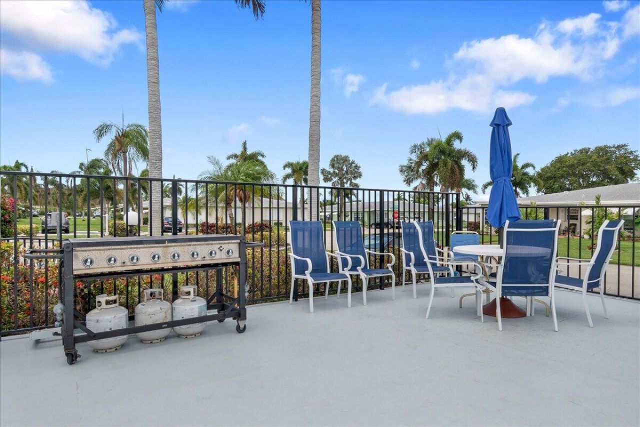 220 Country Lane, Unit B, Boynton Beach, FL 33435 Photo