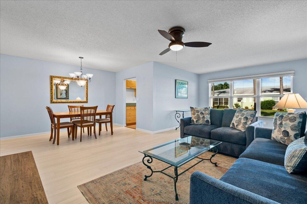 220 Country Lane, Unit B, Boynton Beach, FL 33435 Photo