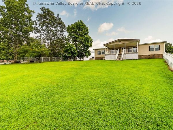 17 Saratoga Lane, Hurricane, WV 25526