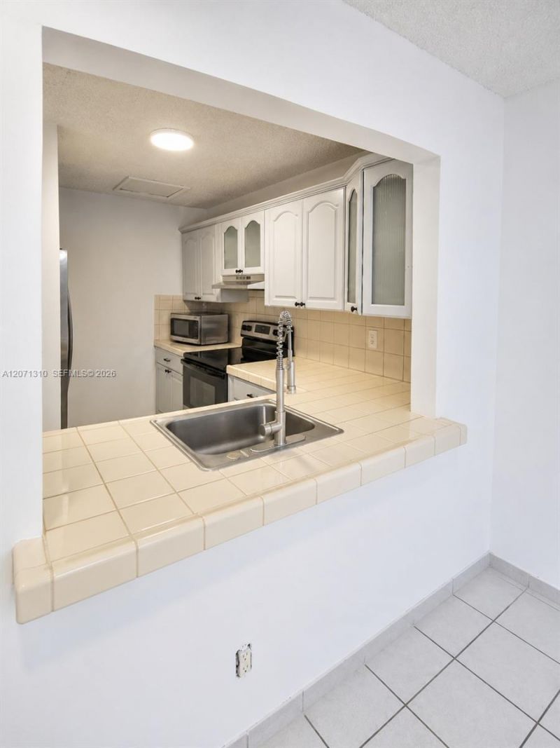 6605 W 26th Dr, Unit 24-18, Hialeah, FL 33016 Photo