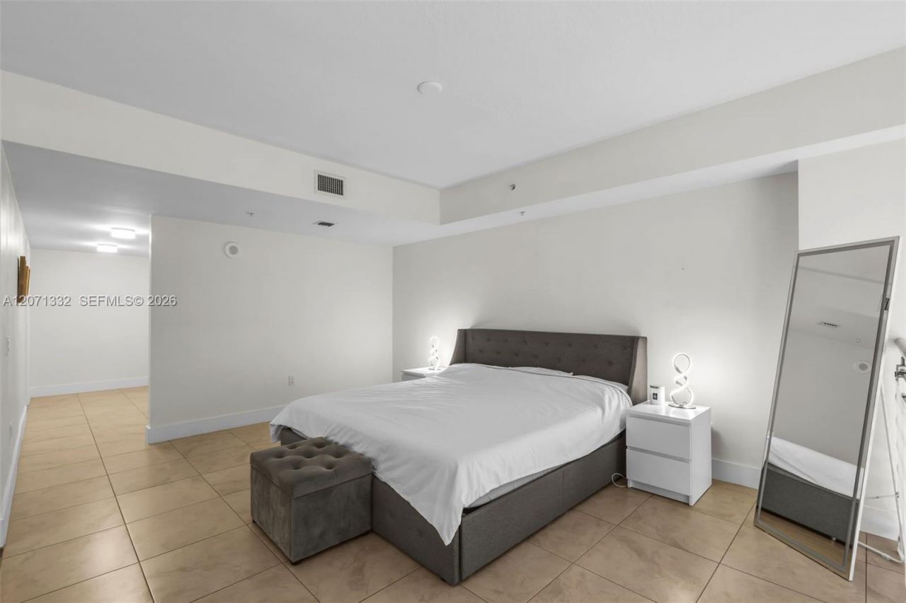 41 SE 5th St, Unit 908, Miami, FL 33131 Photo