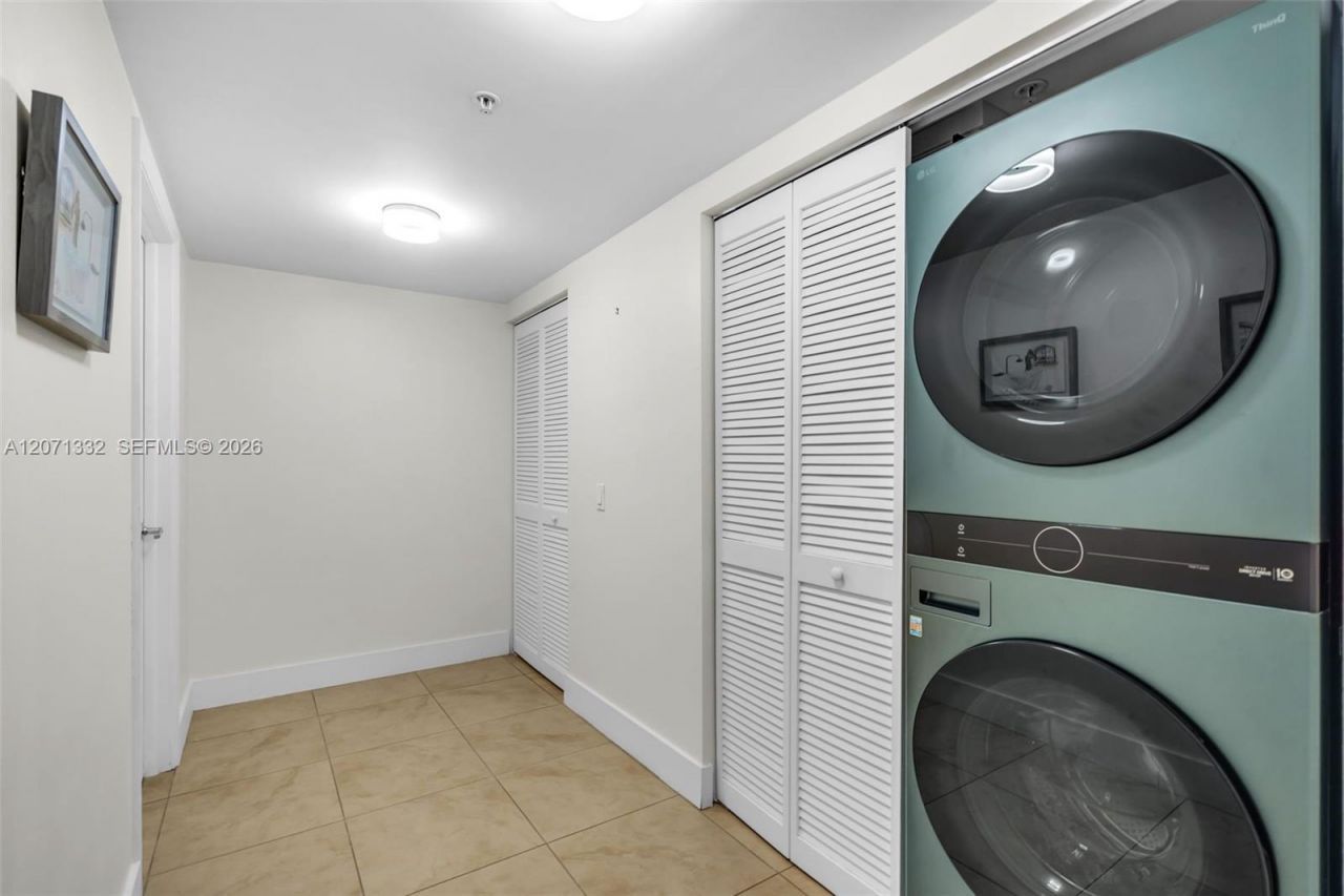 41 SE 5th St, Unit 908, Miami, FL 33131 Photo