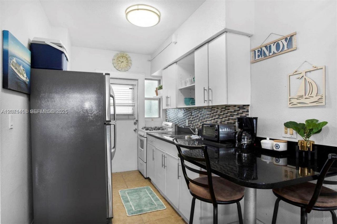 300 74th St , Unit 15, Miami Beach, FL 33141 Photo