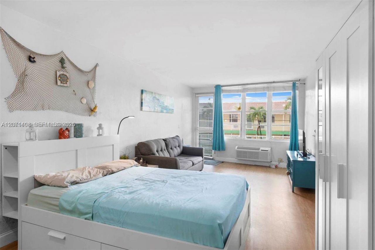 300 74th St , Unit 15, Miami Beach, FL 33141 Photo