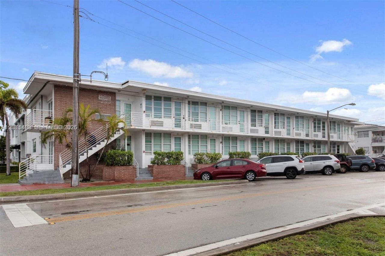 300 74th St , Unit 15, Miami Beach, FL 33141 Photo
