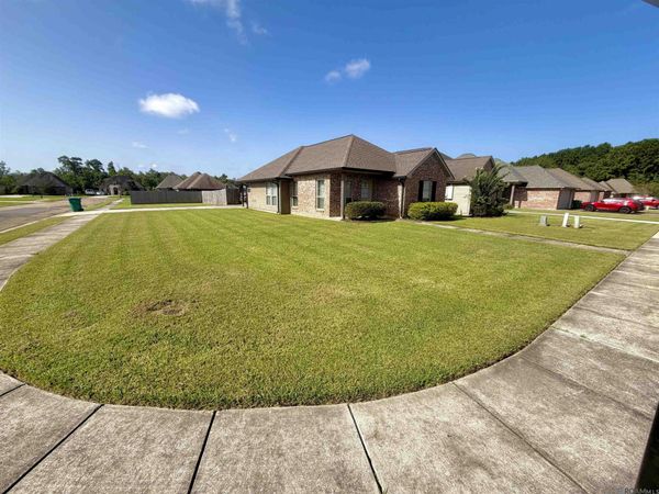 25274 Cross Lake Ave, Livingston, LA 70754
