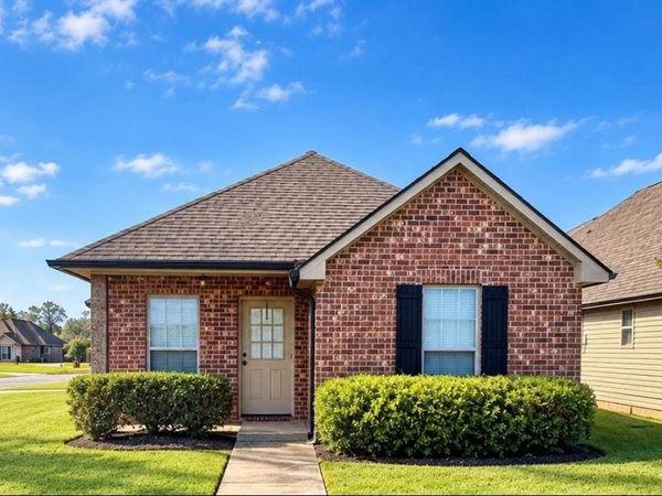 25274 Cross Lake Ave, Livingston, LA 70754